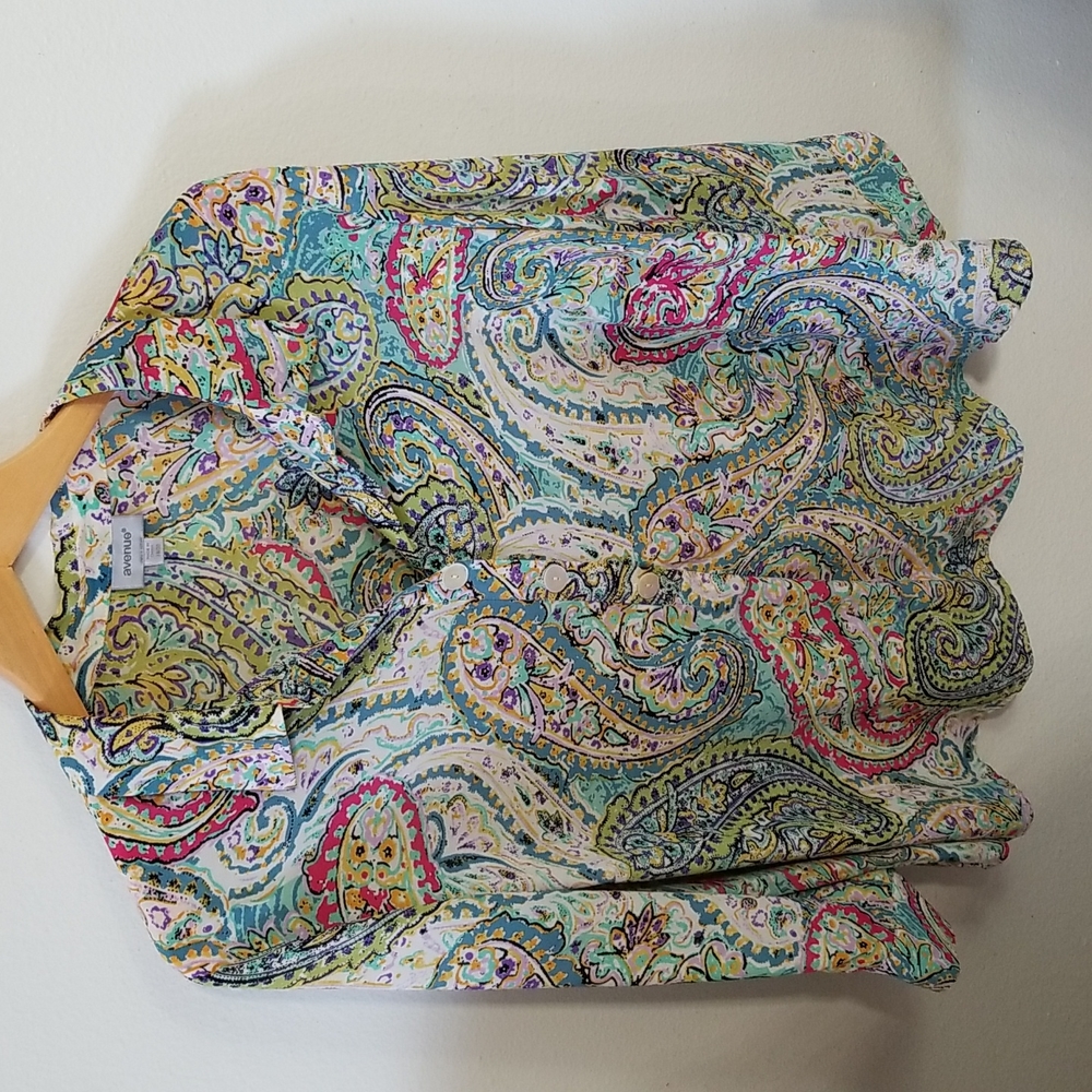 Avenue paisley top size 18
